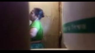 Ебут волосатую кончают в жопу