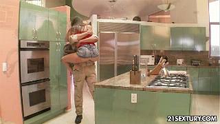 Смотреть порно старухи большим членом