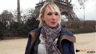 Жена сосет три члена